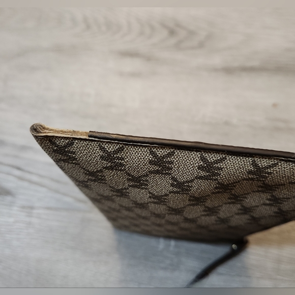 Michael Kors Jet Set Wristlet - Picture 5 of 5